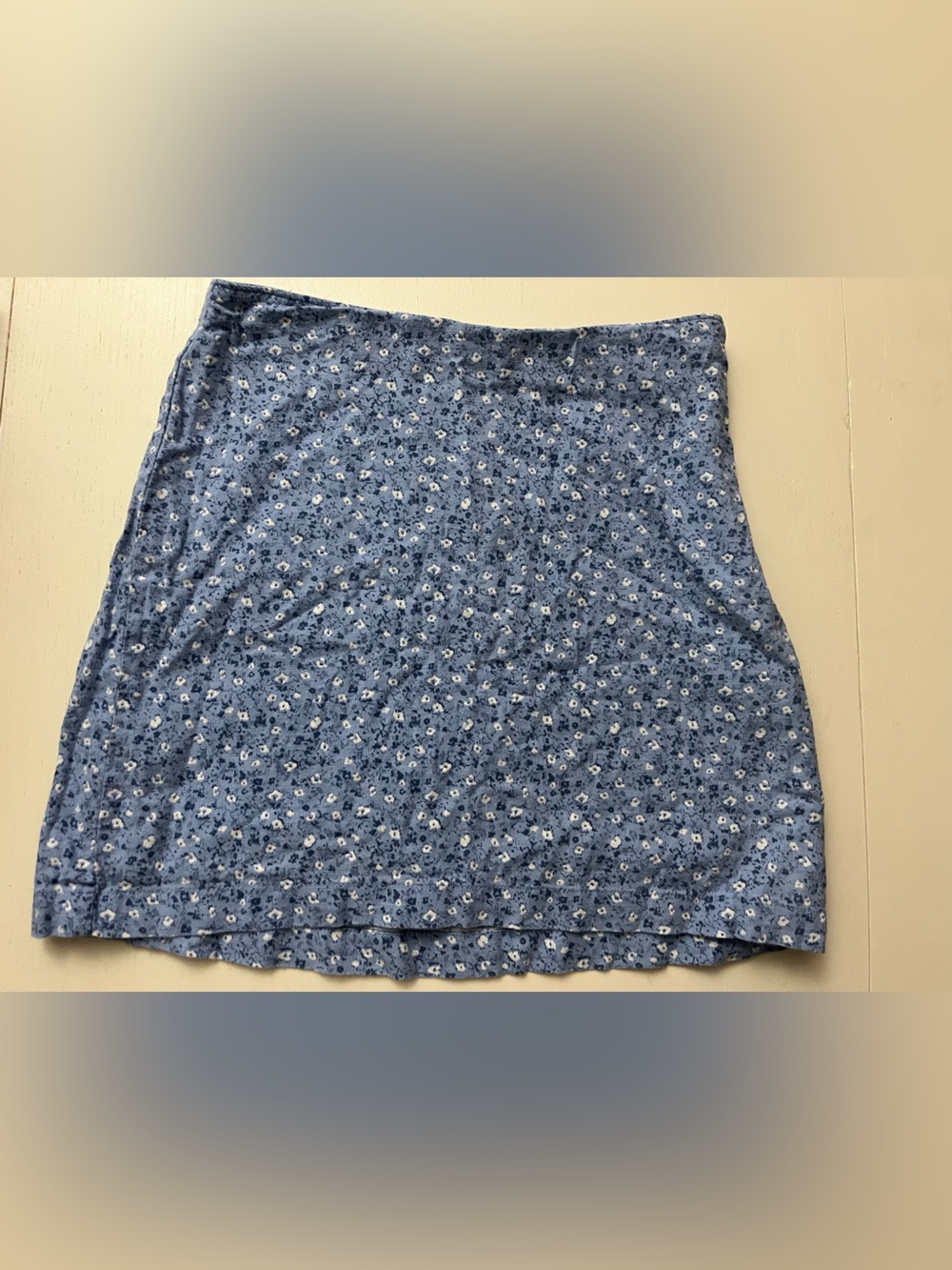 Abercrombie & Fitch blue mini skirt with small white floral print, size S